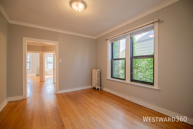 Foto del edificio - 6055 N Ridge -1