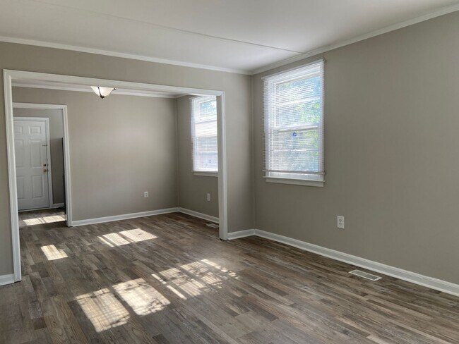 Building Photo - 3 Bedroom, 1 Bathroom House in High Point