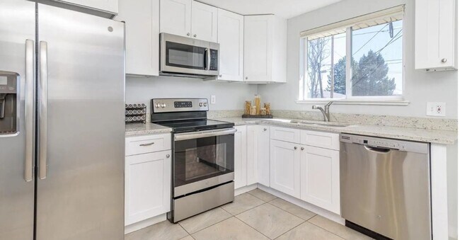 Building Photo - Open House this Saturday March 1st 9:30-11!