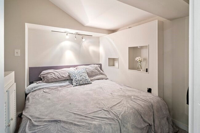 Building Photo - 244 Beacon St