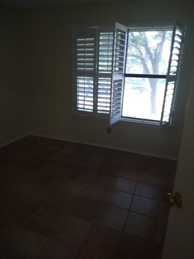 Foto del edificio - 1636 Kingspoint Dr
