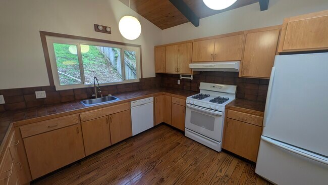 Foto del edificio - 128 Bothin Rd