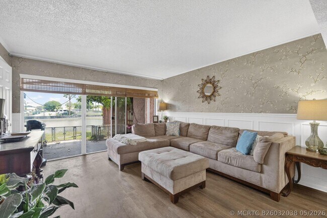 Foto del edificio - 5617 NW 16th St