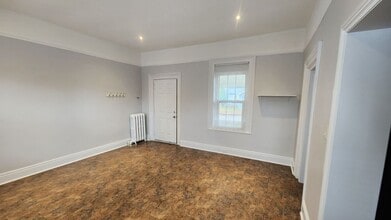 Building Photo - 270 Carlton St