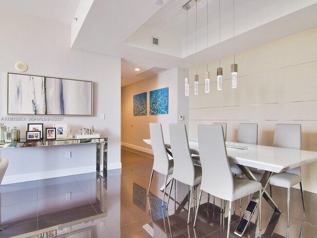 Foto del edificio - 15901 Collins Ave