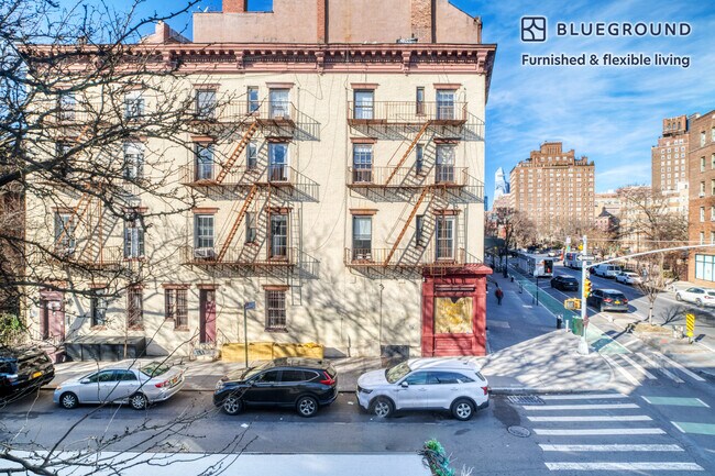 Foto del edificio - 302 W 11th St