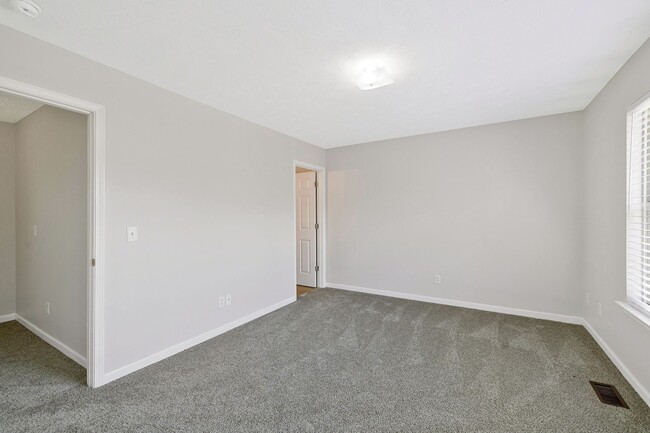 Building Photo - 1513 Center Pointe Dr