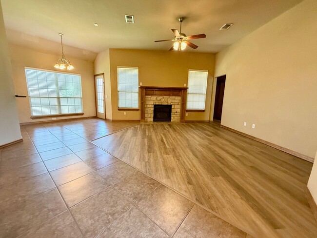 Building Photo - 4 Bed Close to OU