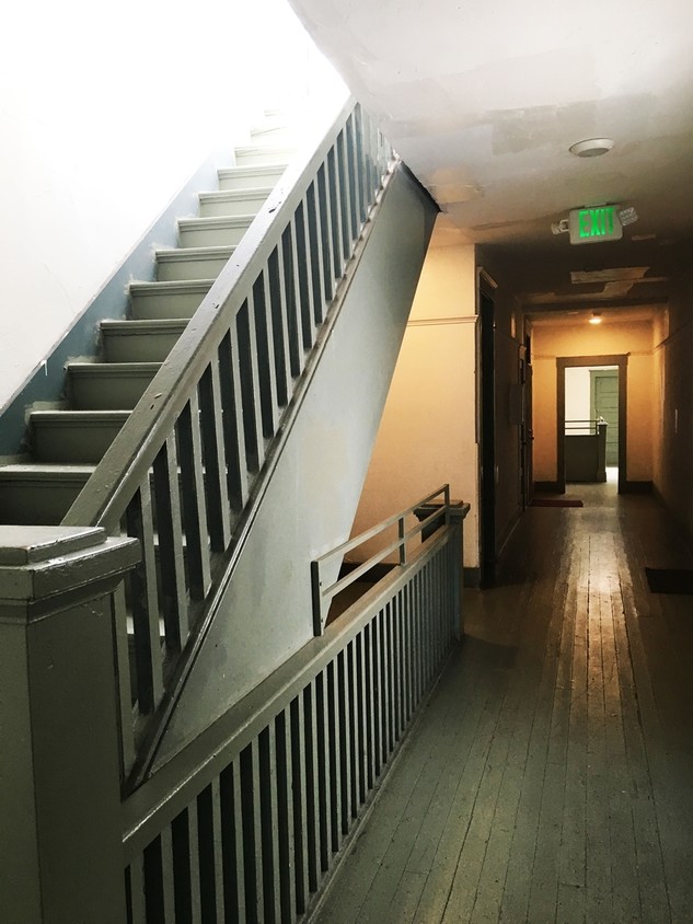 Interior Photo - 733 Columbia Ave