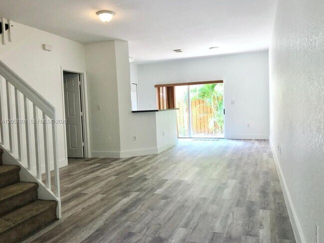 Foto del edificio - 8527 NW 108th Ave