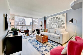 Building Photo - 1052 Burrard St