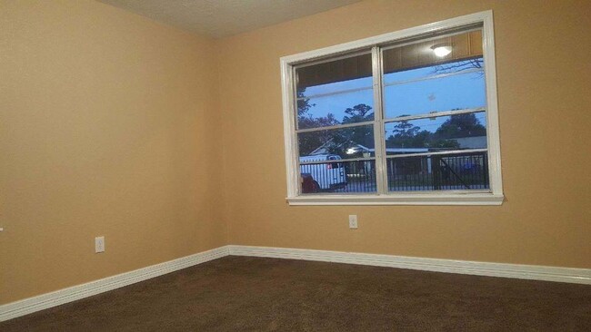 Foto del edificio - 701 Twin Oaks St