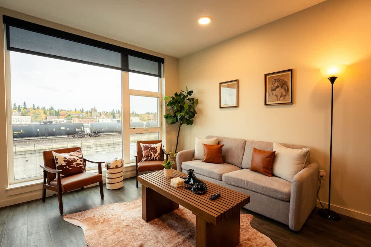 Primary Photo - 1229 W 1st Ave