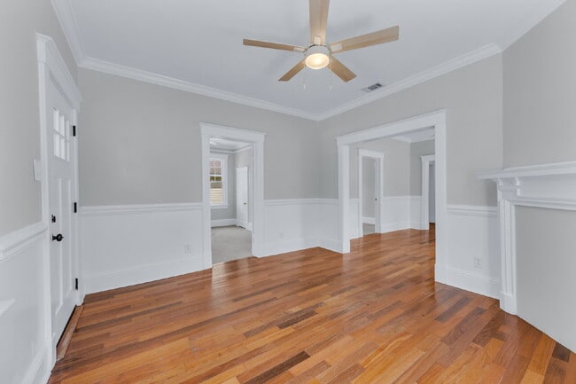 Building Photo - Cozy craftsman bungalow on Seiler Ave