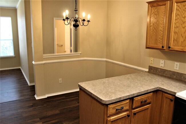 Building Photo - 2616 Bissonet Dr