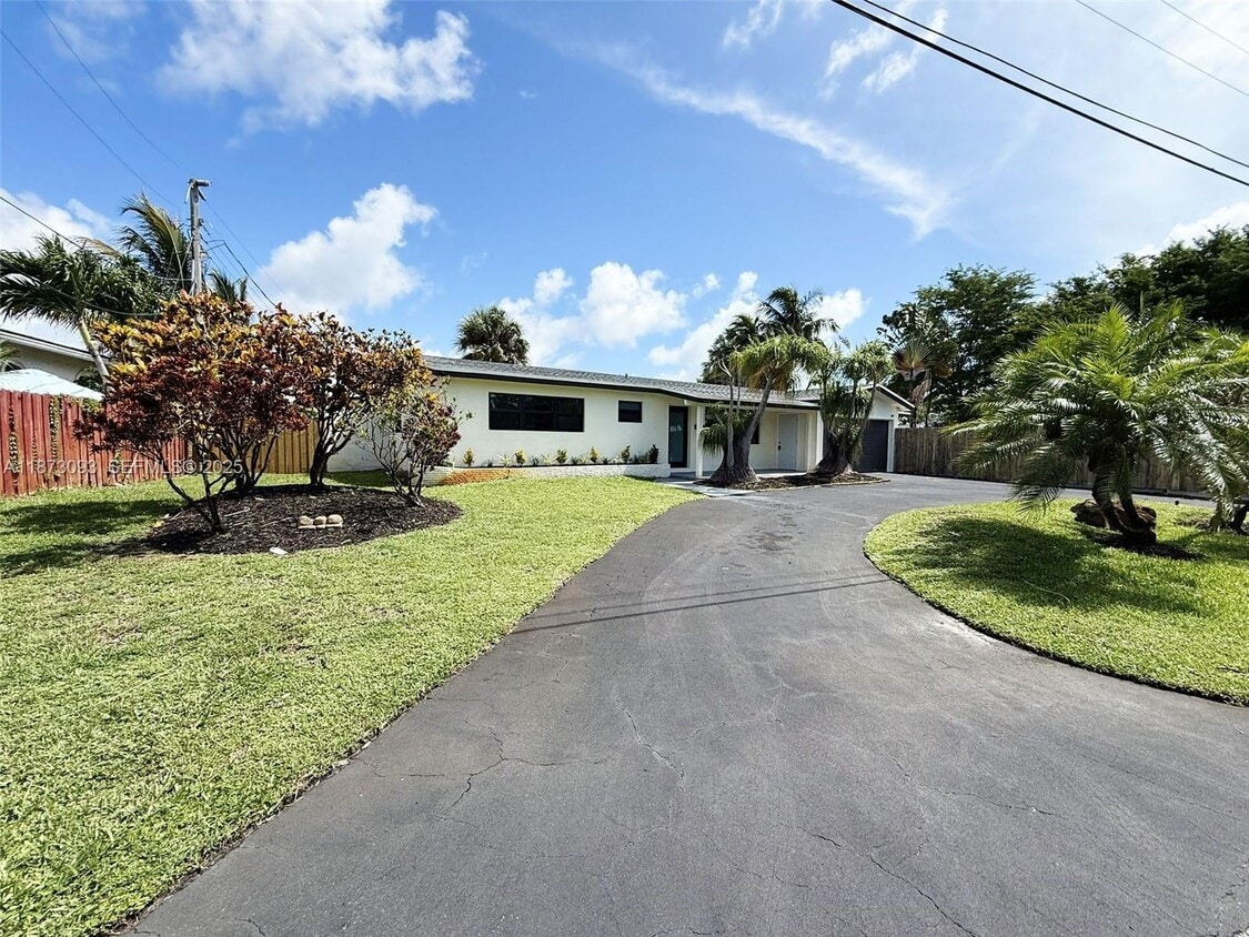 Building Photo - 4021 NE 17th Terrace