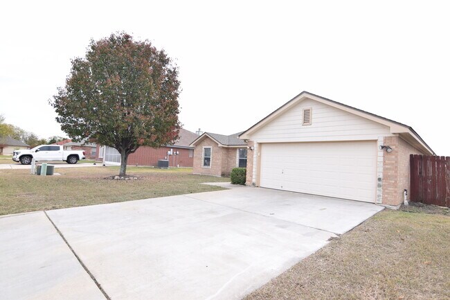 Building Photo - 104 Cedar Ridge Dr