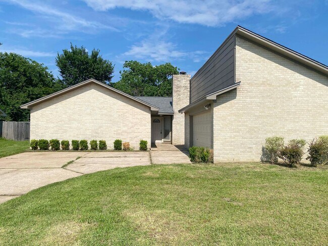 Building Photo - A REAL HOME TO CALL HOME