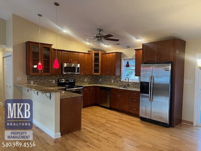 Foto del edificio - 3 Bedroom 3 Bathroom Split Entry