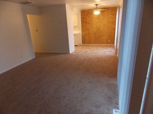 Building Photo - 2523 Vinewood Dr