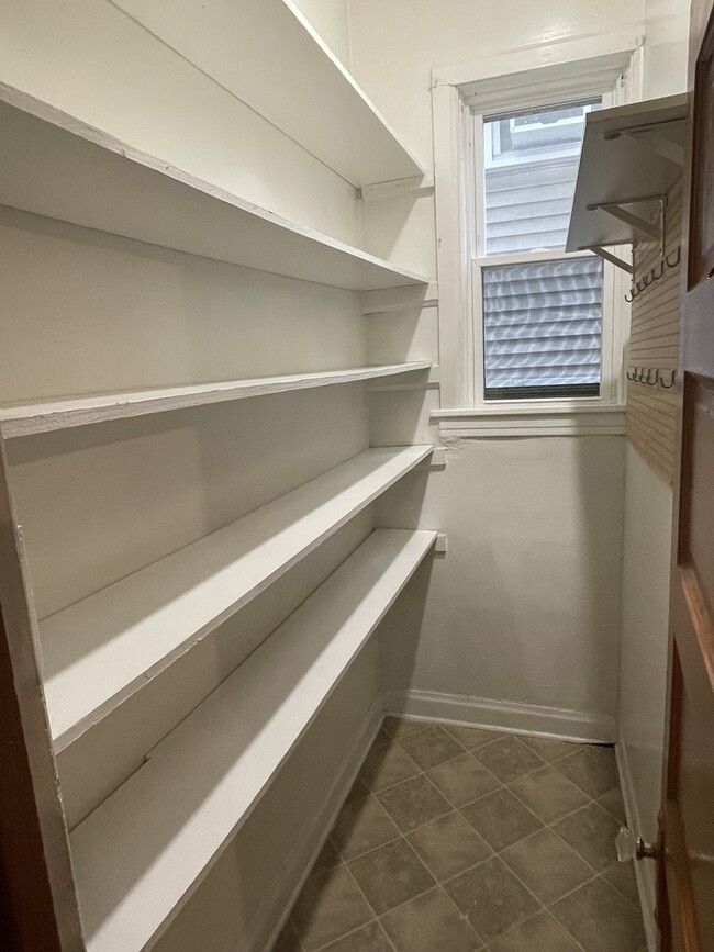 Foto del edificio - 2622 N Greenview Ave