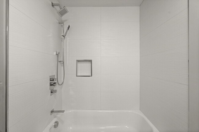 Foto del edificio - 402 W Broadway