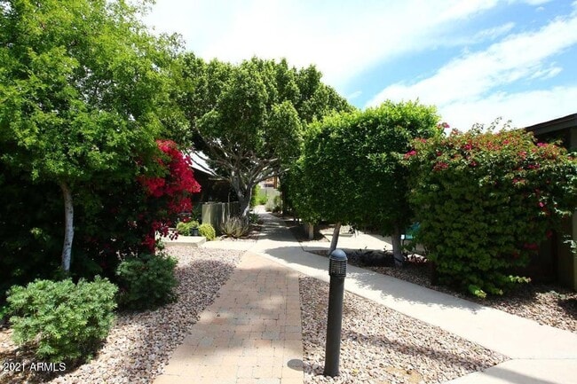 Photo - 1850 E Maryland Ave Townhome