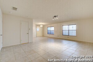 Foto del edificio - 8024 Coral Meadow Dr