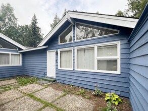 Building Photo - 1235 Crescent Dr
