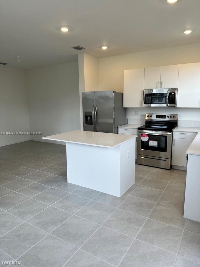 Building Photo - 3 br, 3 bath House - 11796 SW 245th Ter