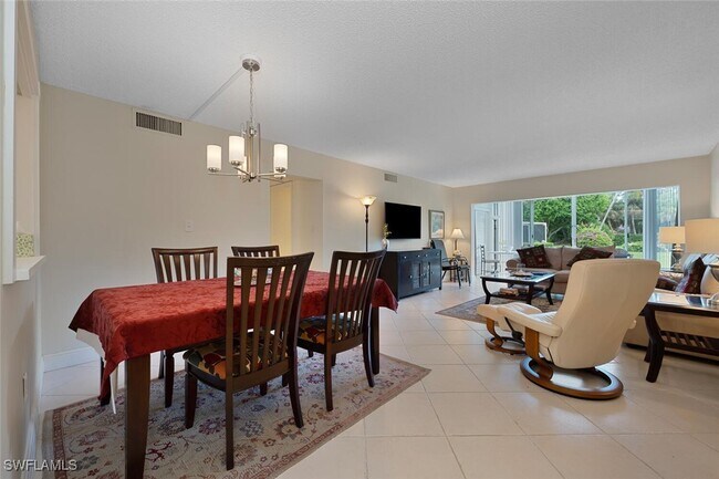Building Photo - 215 Cypress Way E