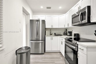 Building Photo - 300 NW 82nd Terrace