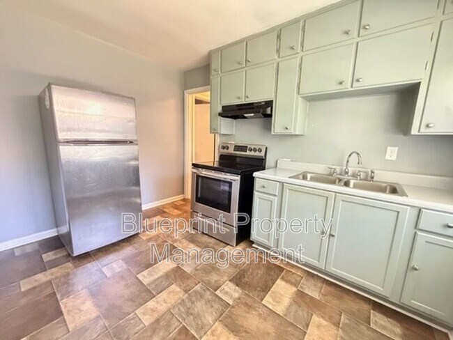Foto del edificio - 737 47th St N