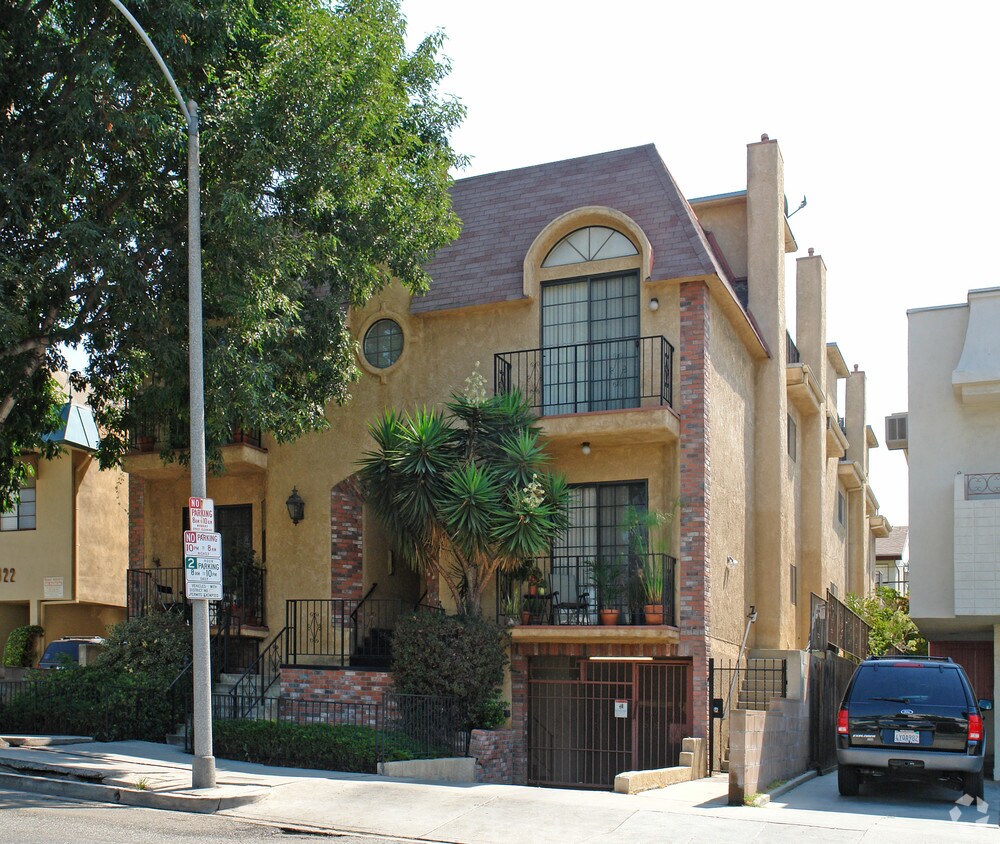 Primary Photo - 818 N Alfred St