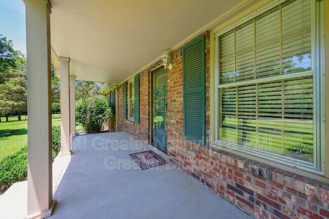 Foto del edificio - 49 Chandler Rd
