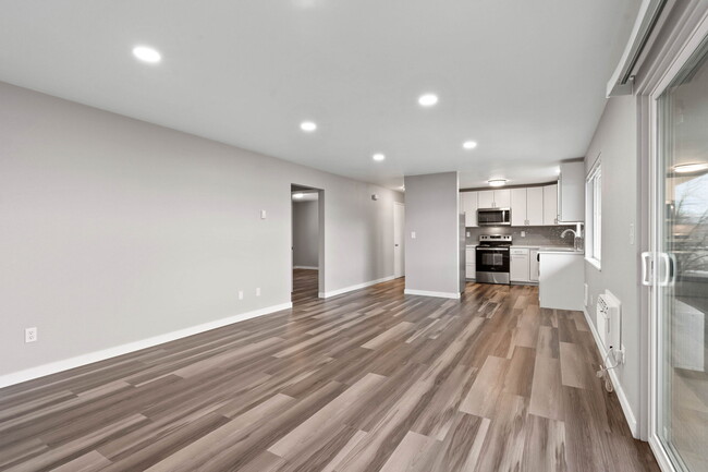 Foto del edificio - Riverside Pines Apartments
