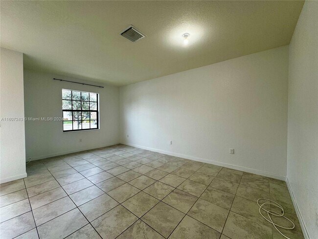 Foto del edificio - 11544 SW 250th St