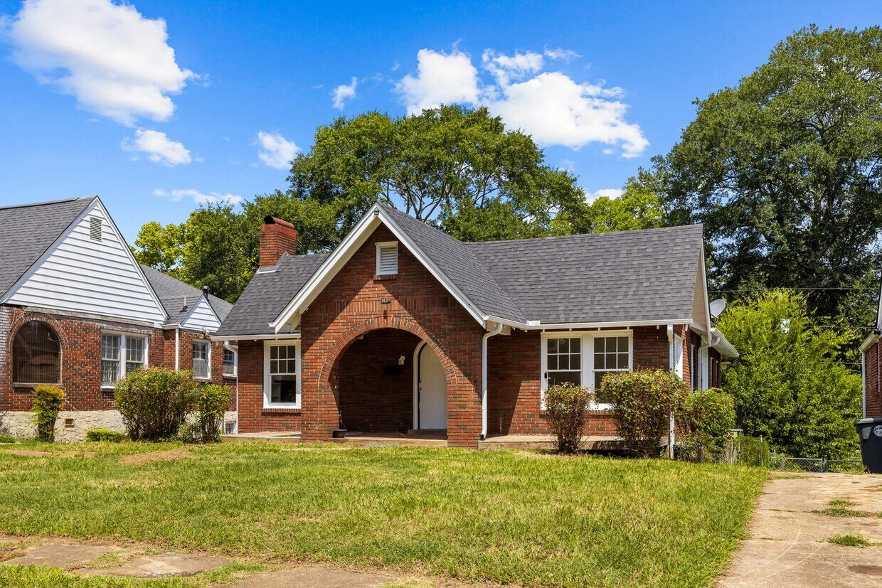 Foto principal - Beautiful Historic 4 Bedroom 2 Bathroom Home