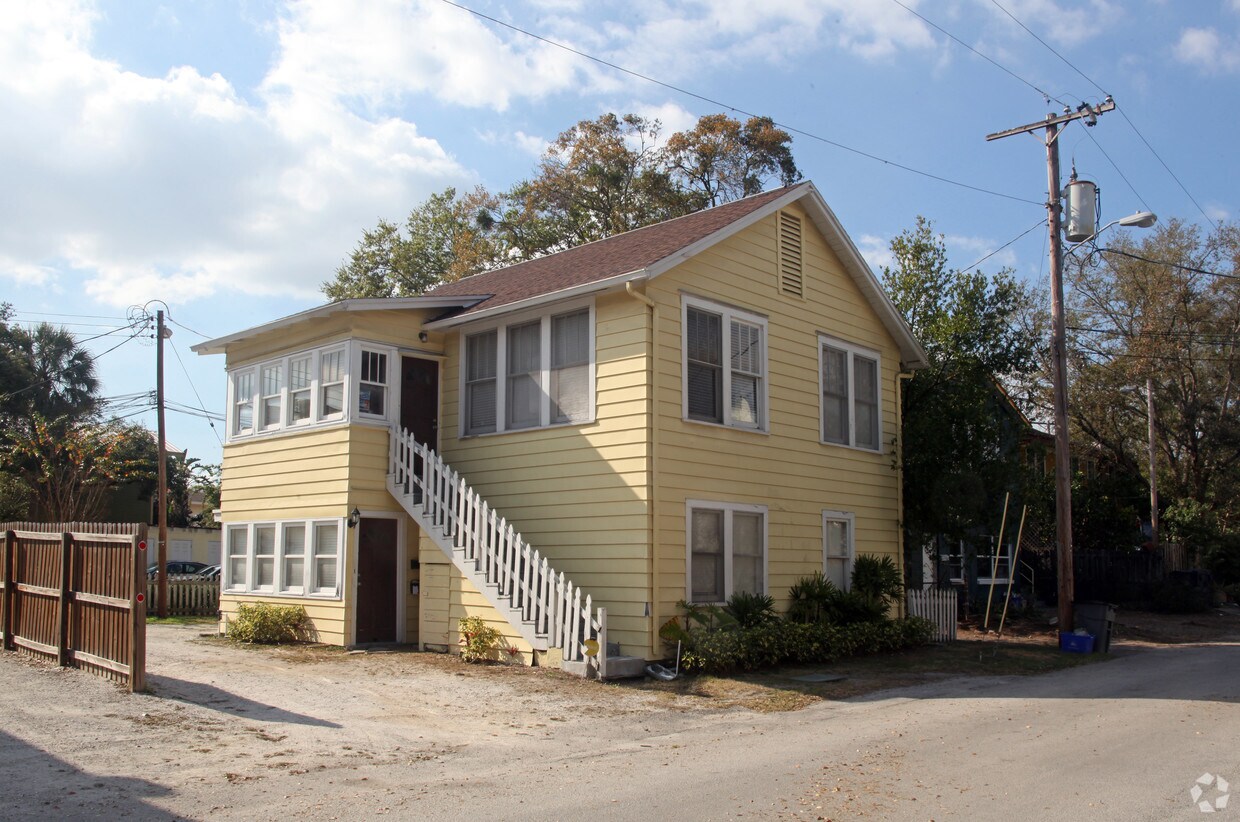 Primary Photo - 1305 S Albany Ave