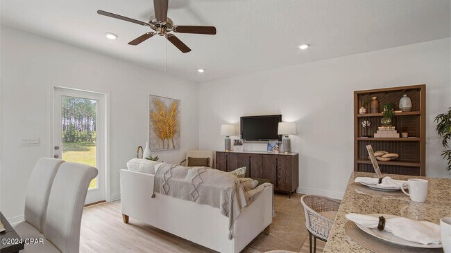 Foto del edificio - 468 Melrose Wy