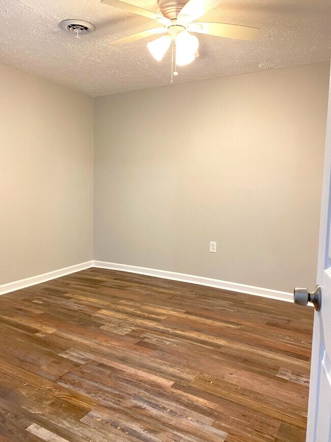 Foto del edificio - Quiet Country Living on 1 Acre in Murfreesboro! - 3br 2ba