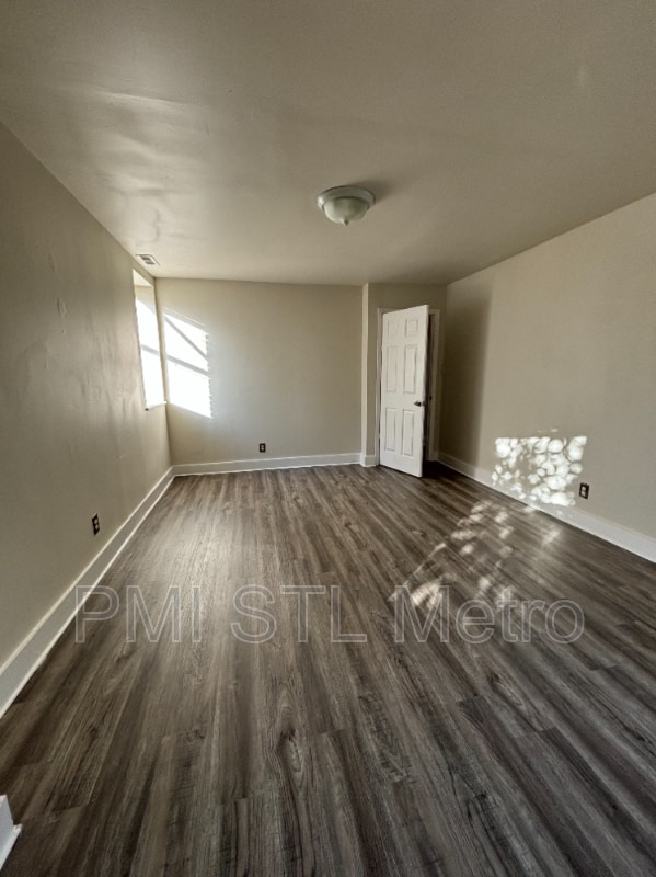 Building Photo - 5206 Vernon Ave