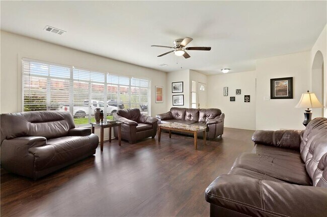 Foto del edificio - 918 Keith Ln