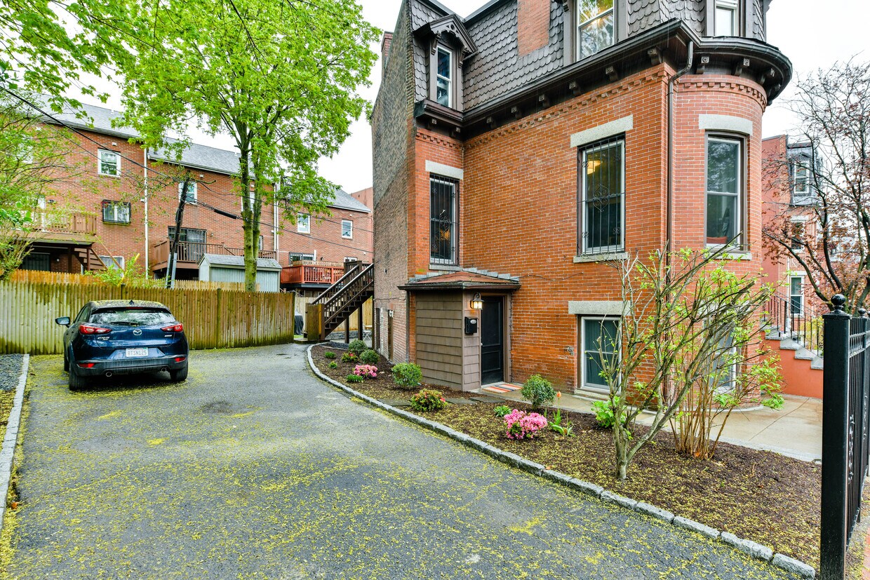 Primary Photo - 31 Highland Park Ave