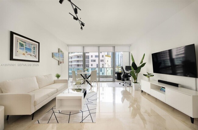 Building Photo - 1331 Brickell Bay Dr