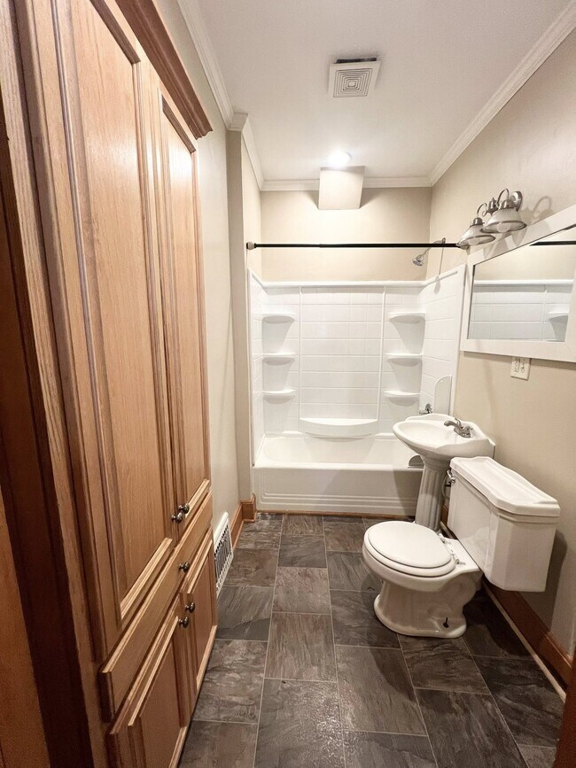 Foto del edificio - 3336 N Bartlett Ave