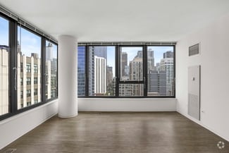 Building Photo - 613 N Wells St
