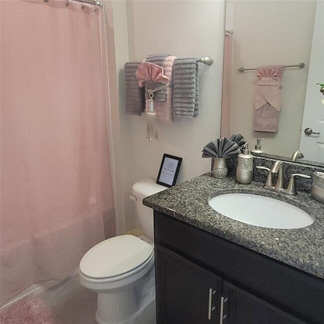 Foto del edificio - 11031 Redbud Woods Ln