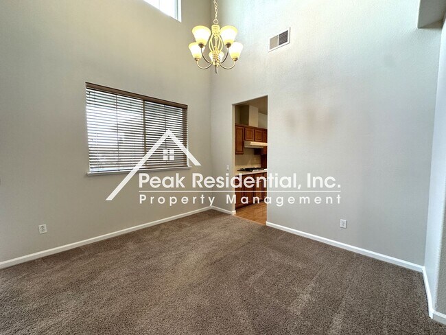 Foto del edificio - Very Nice 5bd/4ba Elk Grove Home with 2 Ca...