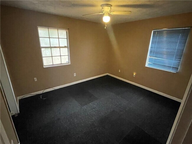 Foto del edificio - 850 Plainville Dr SW